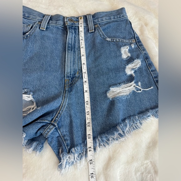 LEVI’S DENIM SHORTS – SIZE 26 - Picture 4 of 7